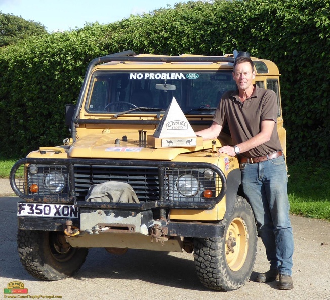 ct89_bob-ives-with-the-1989-camel-land-rover.jpg